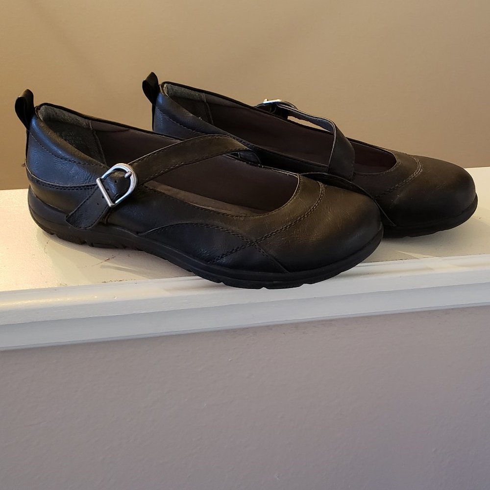 YUU Elloise Womens Black Leather Shoes 8.5 W